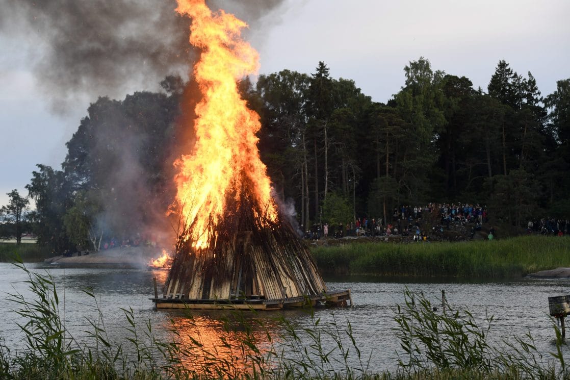 IL: Viranomainen kielsi perinteisen juhannuskokon | Verkkouutiset