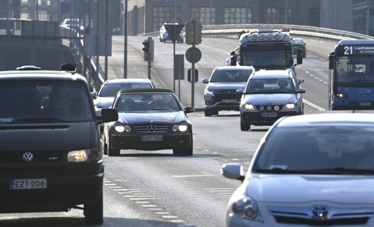 Millaisia linjauksia liikenteelle ja autoilulle on luvassa EU:n mittavassa ilmastopaketissa?