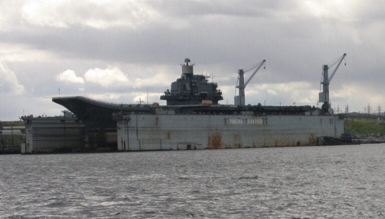 Aircraft_carrier_Admiral_Kuznetsov_(in_dock)