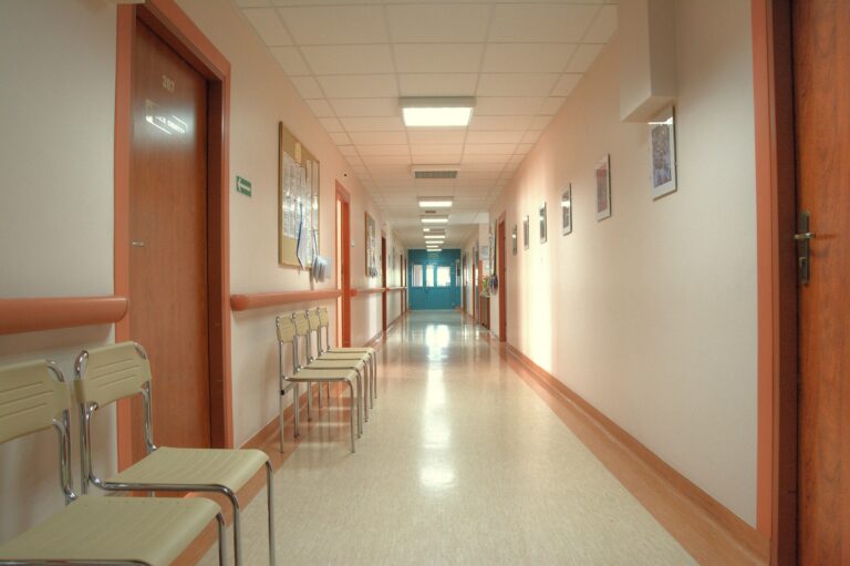 hospital-g2d63044f5_1920