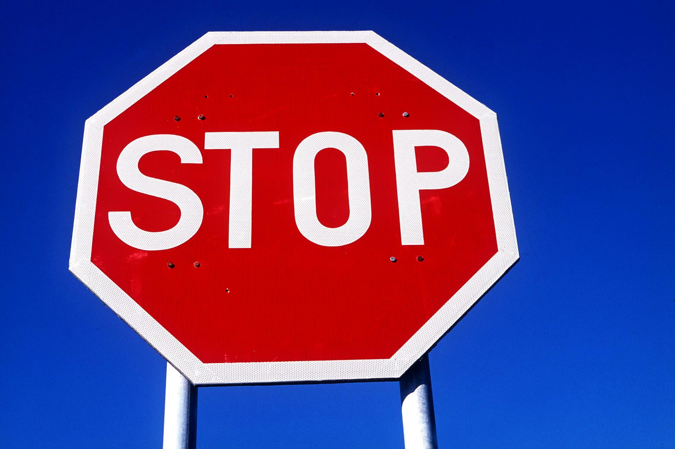 Kuljettaja katsoi pysähtyneensä Stop-merkille, poliisi oli eri mieltä –  video näyttää | Verkkouutiset