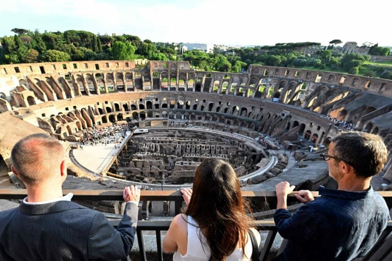 ITALY - MONUMENT - COLOSSEUM