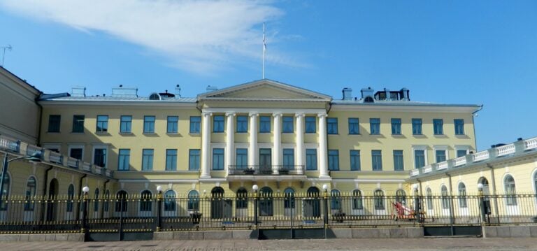 The_Presidential_Palace,_Helsinki,_Finland_01 (1)