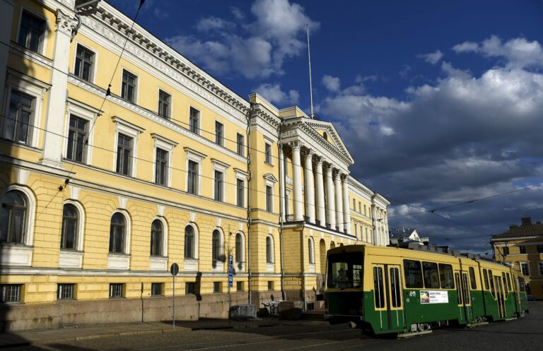 KUVITUSTA STT Professori: Omistajaohjausosaston konsulttihankinta ei täytä lain vaatimuksia 