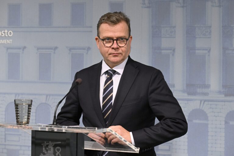 Pääministeri Orpon ja viranomaisten tiedotustilaisuus