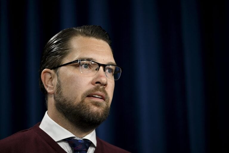 Ruotsidemokraattien puheenjohtaja Jimmie Åkesson saapuu Suomeen tukemaan perussuomalaisten eduskuntavaalikampanjaa