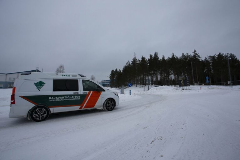 Itäraja pysyy kiinni, kun hallitus jatkoi sulkua