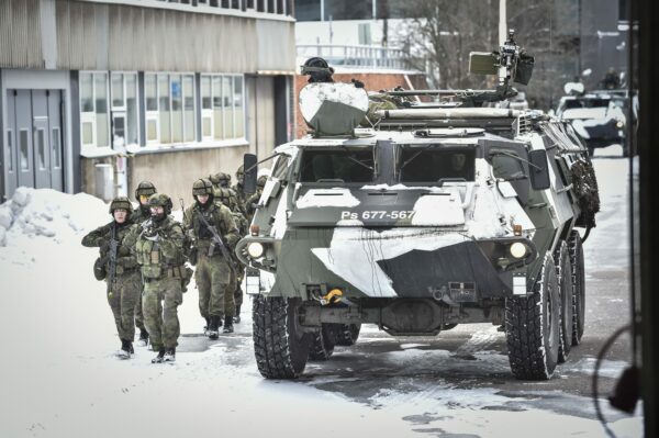 Puolustusvoimat Harjoittelee Pohjoisen Puolustamista Nato-liittolaisten ...