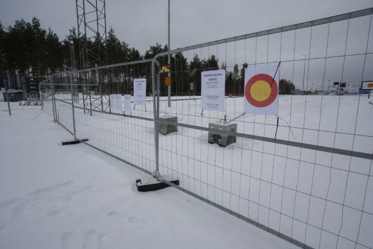 Itäraja pysyy kiinni, kun hallitus jatkoi sulkua