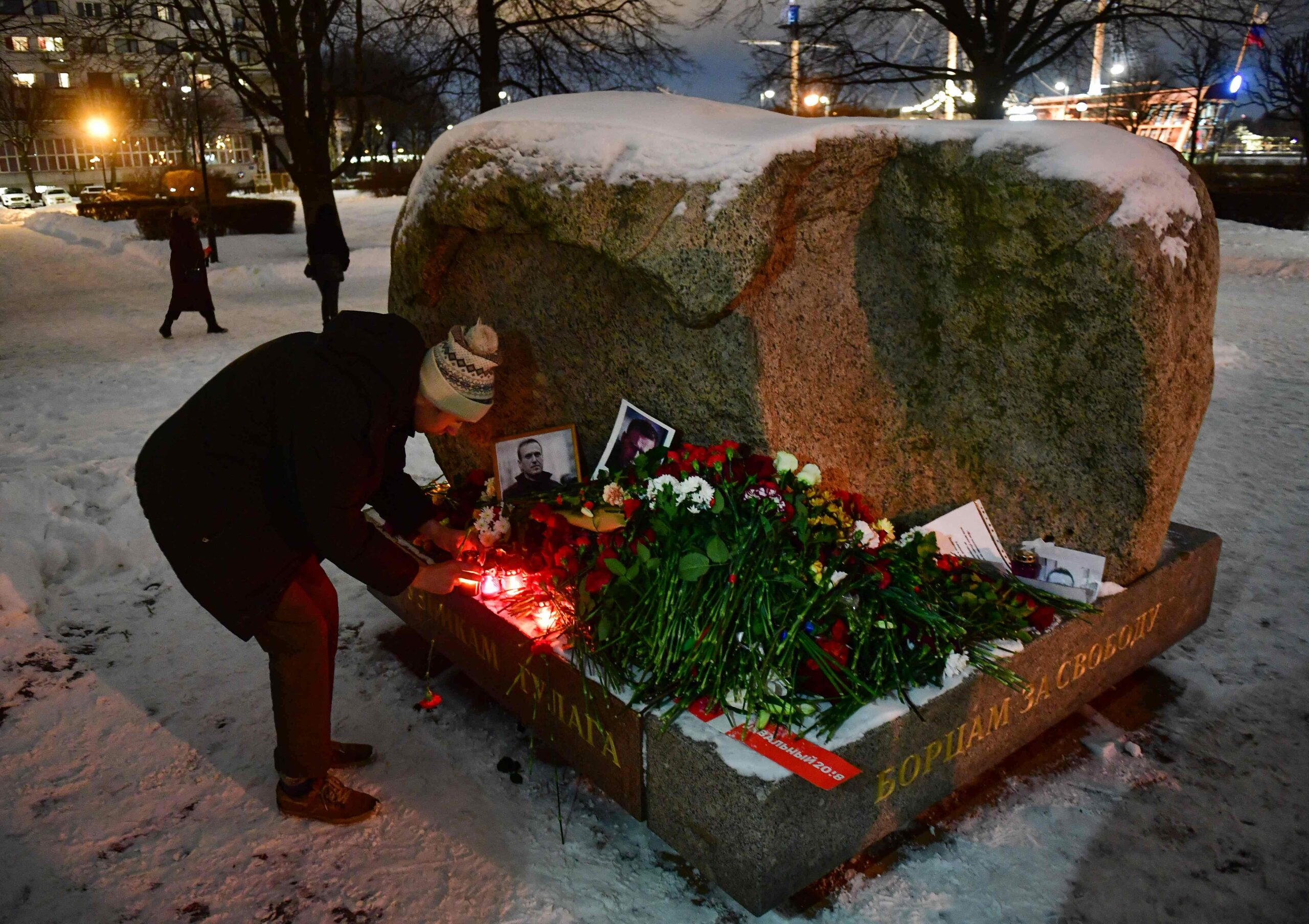 Aleksei Navalnyin Muistamiselle Laitettiin Stoppi: Kukat Pois ...