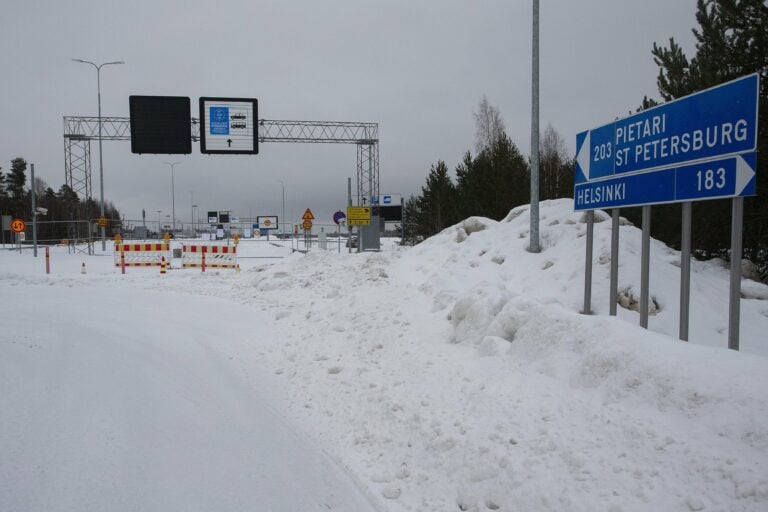 Itäraja pysyy kiinni, kun hallitus jatkoi sulkua