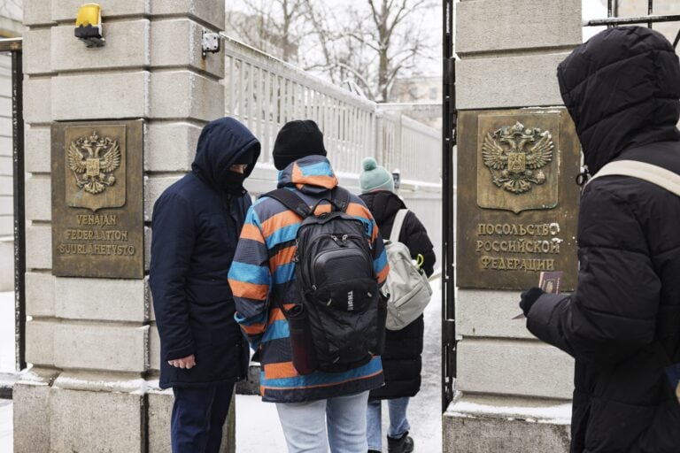 Voters outside Russian Embassy in Helsinki