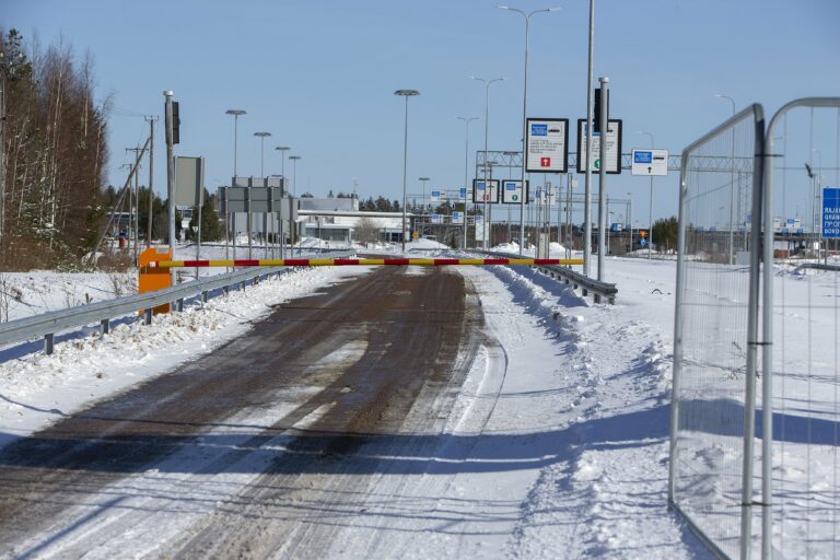 The closed Vaalimaa border crossing point