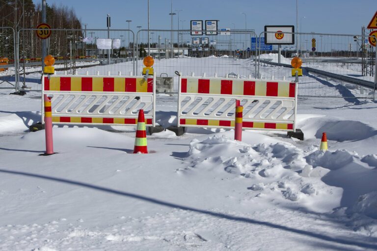 The closed Vaalimaa border crossing point