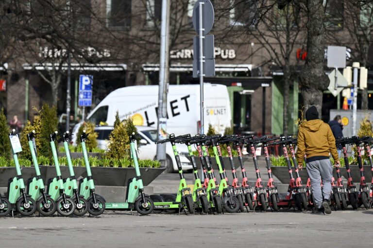 Sähköpotkulaudat taas kaduilla