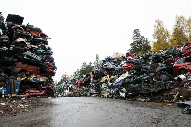 Autojen kierrätys hyödyntää suurimman osan romuautojen materiaaleista