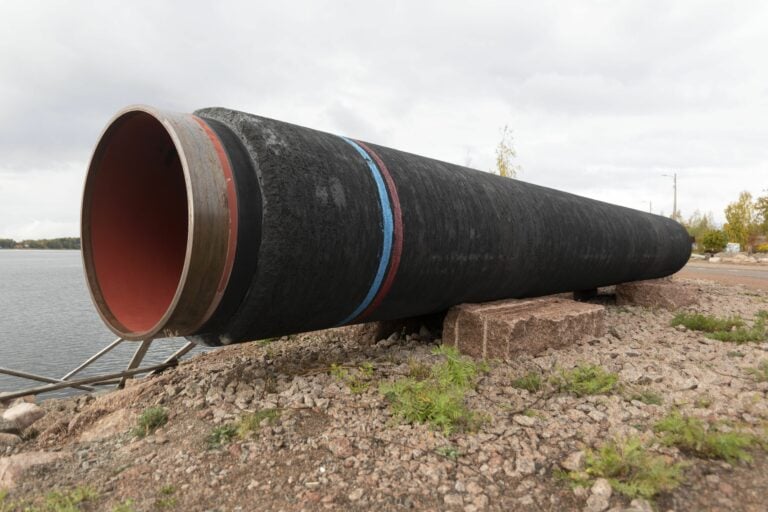 Nord Stream 2 -projektin muistomerkki Kotkassa