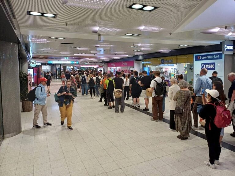 Ruuhka Kaisaniemen metroasemalla