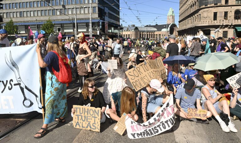 Elokapinan mielenosoitus Helsingissä