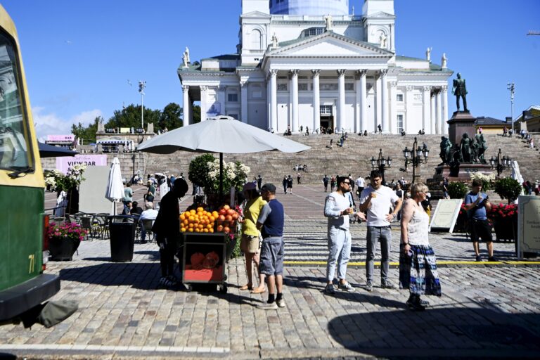 Helsinki kielsi liikkuvat ruokakärryt