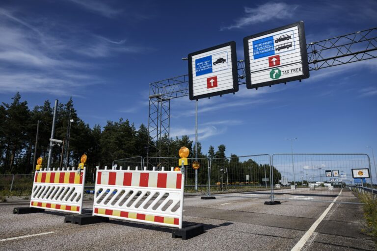 Closed Vaalimaa border check point