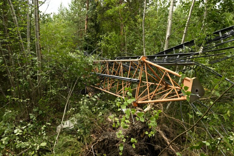 Elisan matkapuhelinmasto kaadettiin Janakkalassa