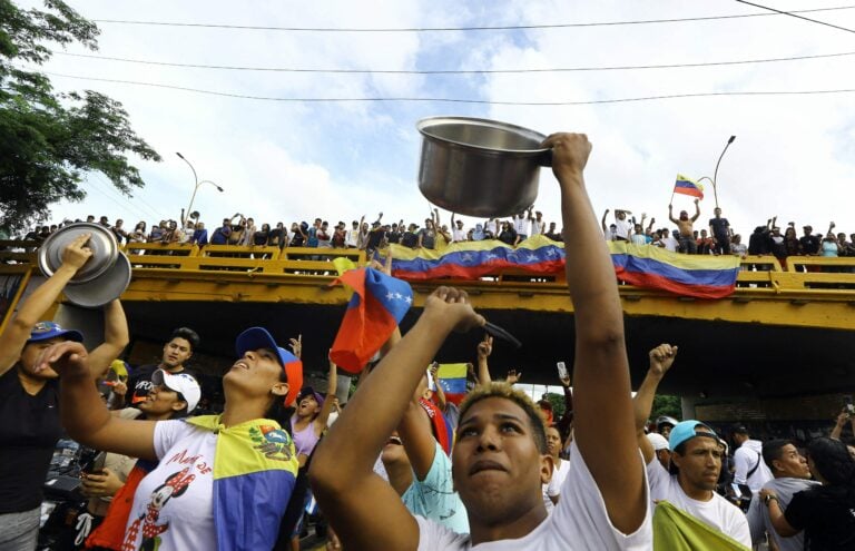 TOPSHOT - VENEZUELA - ELECTION - VOTE - AFTERMATH - PROTEST