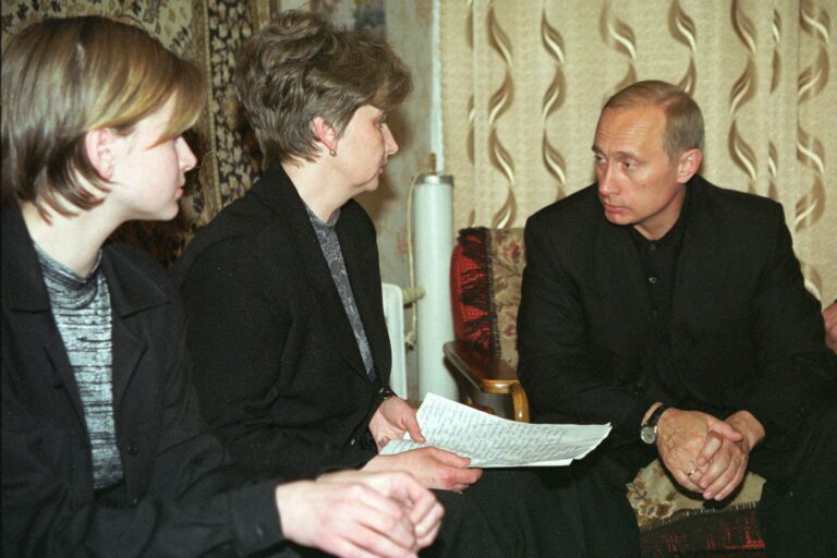 Vladimir_Putin_22_August_2000-2