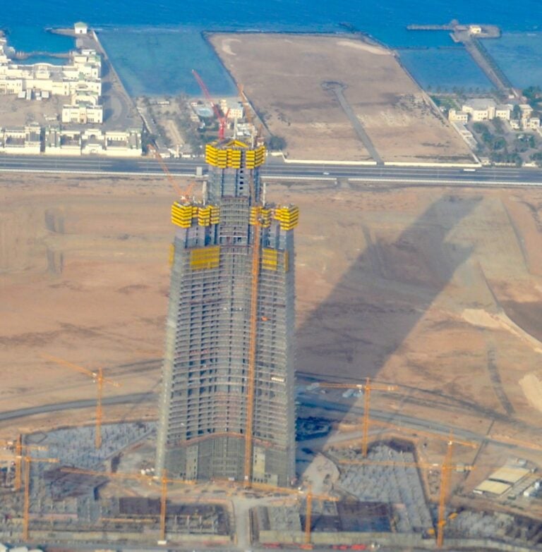 1176px-Jeddah_tower_(cropped)