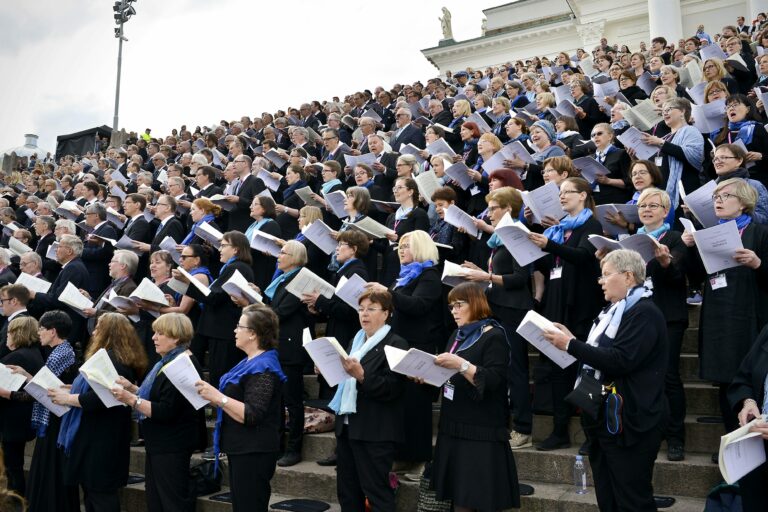 1 000 ihmisen suurkuoro laulaa Händelin Messias-oratoriota Senaatintorilla