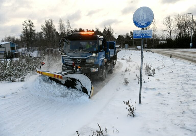 Alkavalle viikolle säävaroituksia liukkaudesta, myrskytuulesta ja lumisateesta