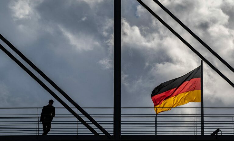 GERMANY - PARLIAMENT - FLAG