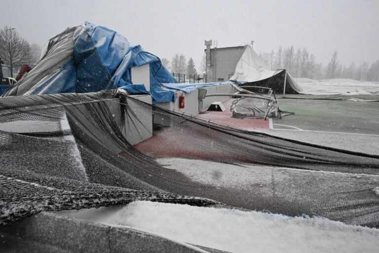 Jari-myrskyn lumisateet ja tuulet levinneet etelästä maan keskiosiin