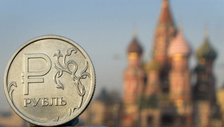 FILES - RUSSIA - UKRAINE - CONFLICT - ECONOMY - RUBLE