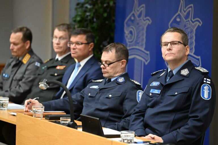 Poliisi selvittää liittyykö ulkomainen rahtialus kaapelivaurioon Suomenlahdella