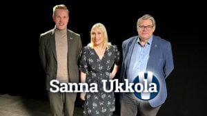 Sanna Ukkolan vieraina Timo Soini ja Jani Kokko. Kuva: Tuukka Ylönen